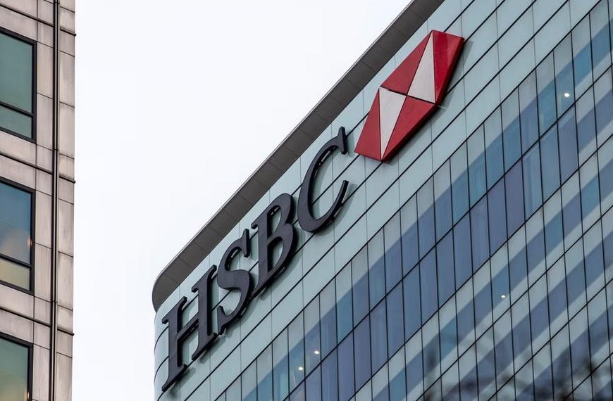 UK regulator fines four banks £100m over traders’ sharing of information