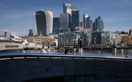 UK banks expected to win shareholder approval for big pay rises for bosses