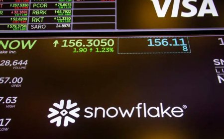 Snowflake shares soar to highest level in over a year as revenue tops $1 billion for first time