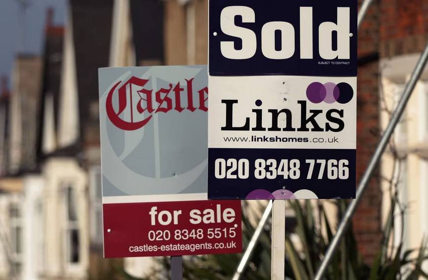 UK mortgage lending at four-year high amid rush to avoid stamp duty rise