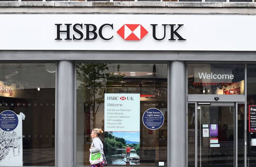 HSBC high street bank staff face bonus cuts over remote working