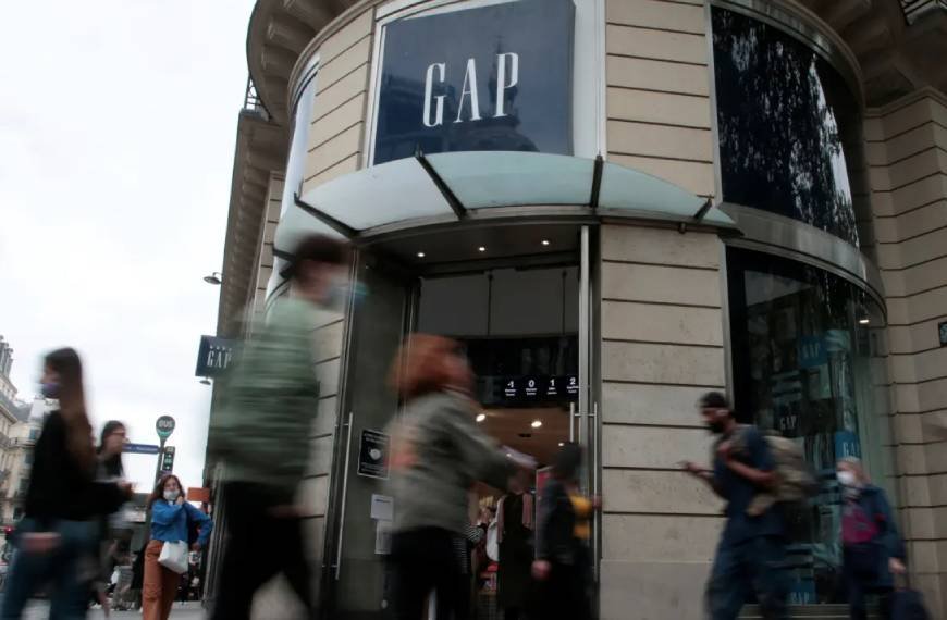 Gap shares plummet as retailer says tariffs could cost between $100 million and $150 million