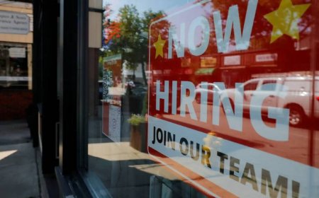 Wage growth is doing something odd in 2025 — the last time it happened was around the Great Recession