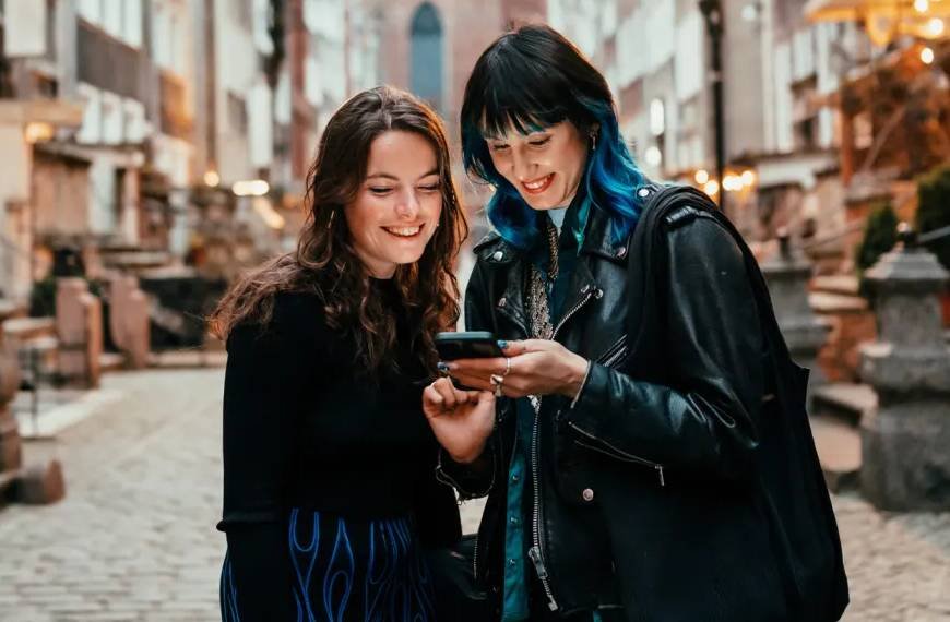 Using my phone as a Paris guidebook cost me $50 — here’s how to save on your bill when traveling abroad