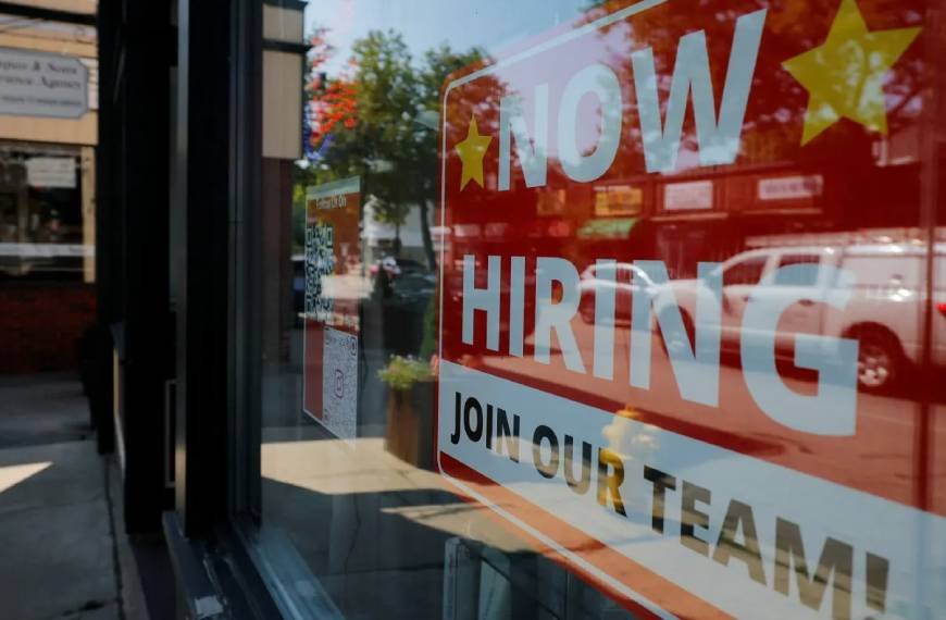 Wage growth is doing something odd in 2025 — the last time it happened was around the Great Recession
