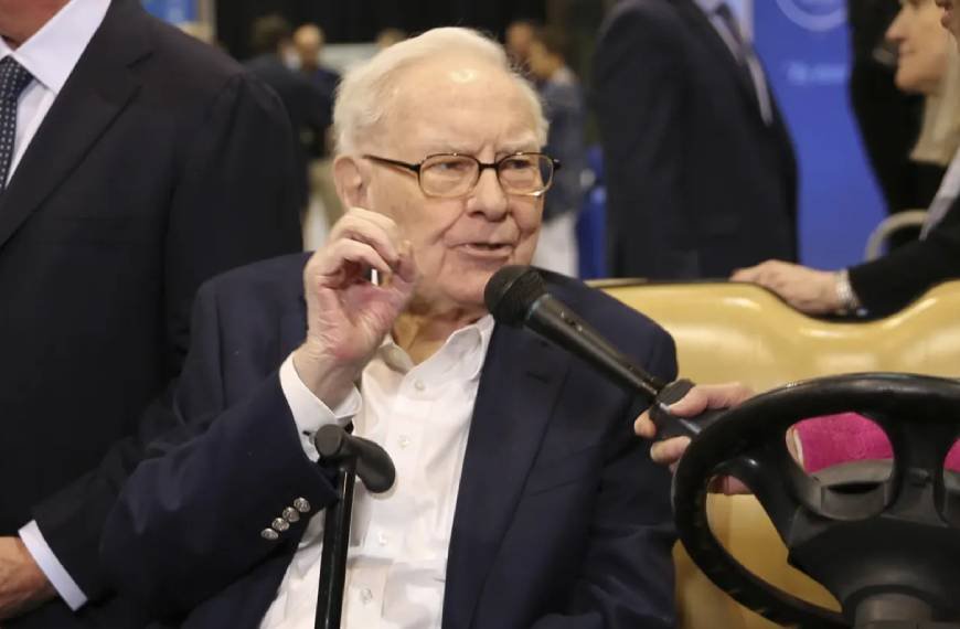 Berkshire’s operating earnings jump 34%, Buffett buys back no stock and raises cash hoard to $381 billion