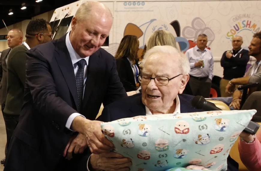 Berkshire Hathaway operating earnings fell nearly 30% in Warren Buffett’s final quarter as CEO