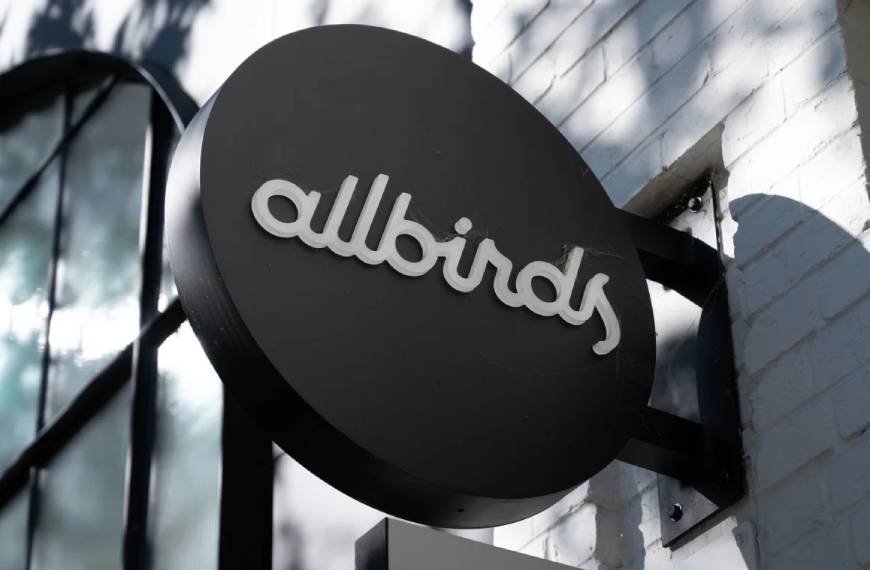 Retail traders pile into Allbirds after odd AI pivot. History shows it won’t end well